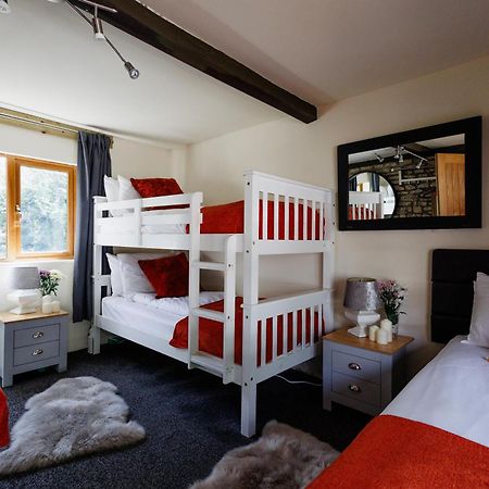 Villa The West Barn Near Bath, Sleeps 24 And 2 Hot Tubs Bristol Exterior foto