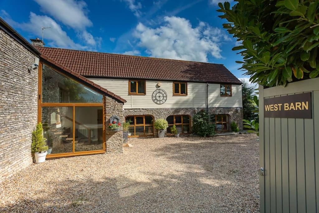 Villa The West Barn Near Bath, Sleeps 24 And 2 Hot Tubs Bristol Exterior foto
