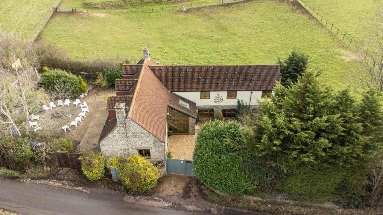 Villa The West Barn Near Bath, Sleeps 24 And 2 Hot Tubs Bristol Exterior foto