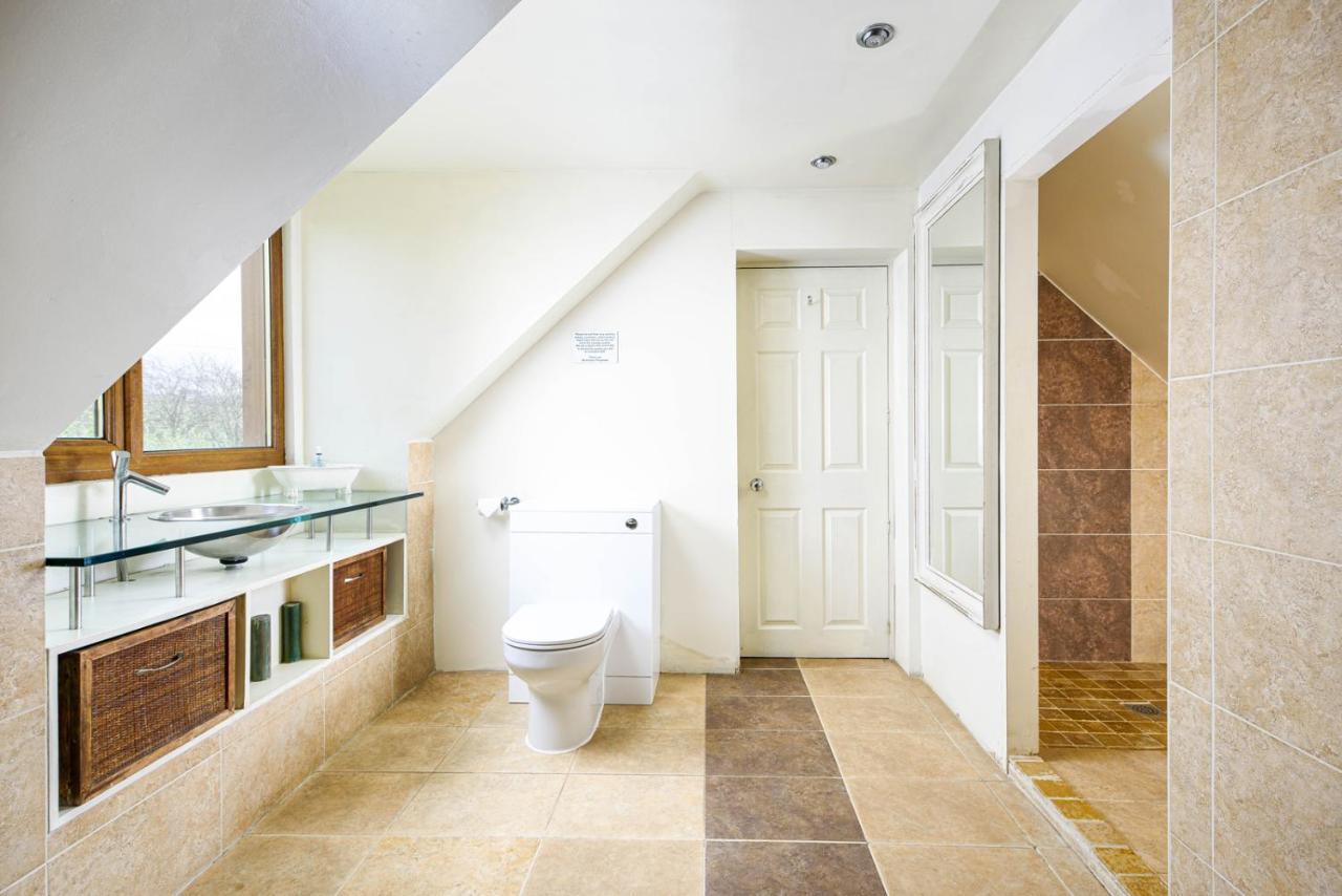 Villa The West Barn Near Bath, Sleeps 24 And 2 Hot Tubs Bristol Exterior foto