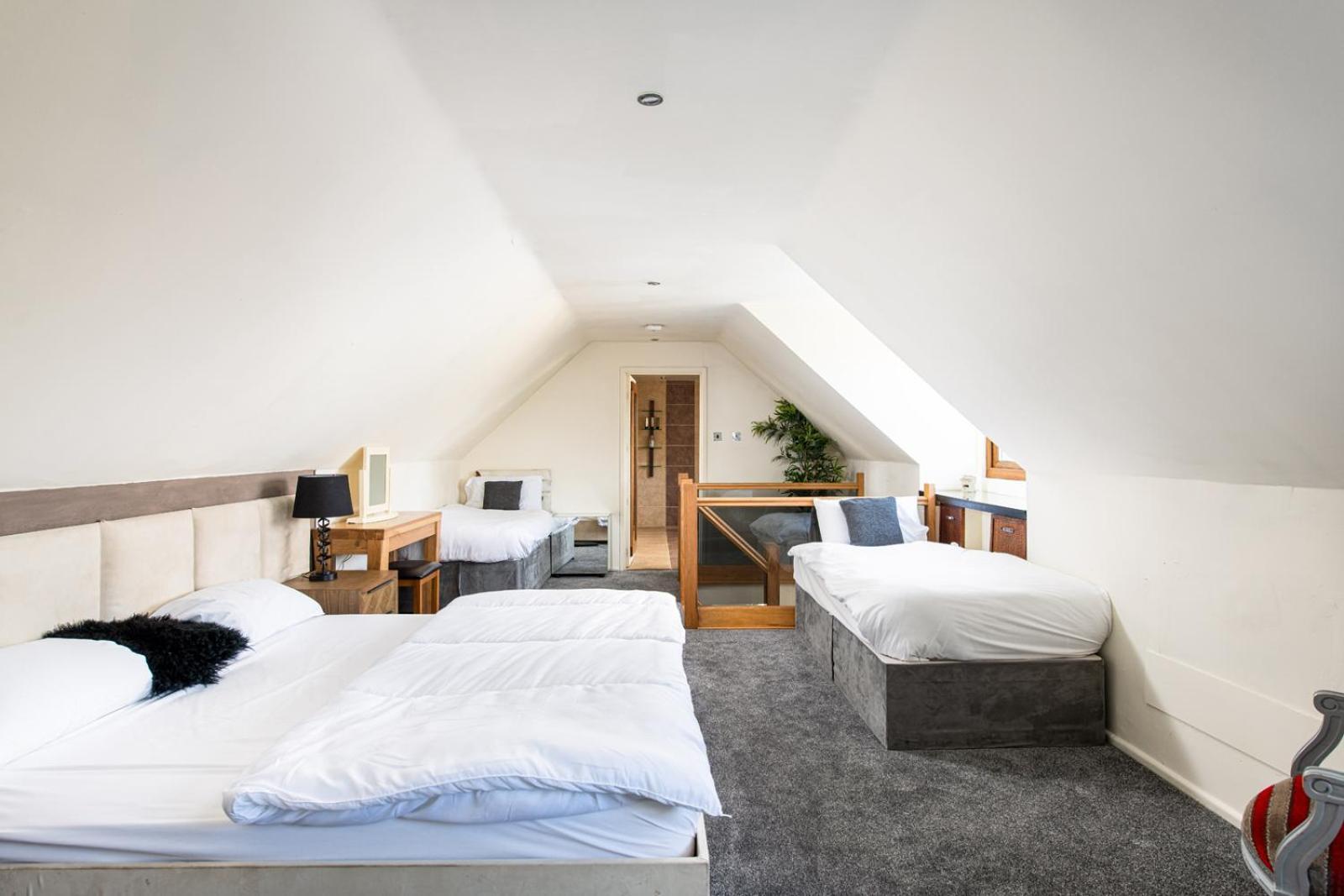 Villa The West Barn Near Bath, Sleeps 24 And 2 Hot Tubs Bristol Exterior foto