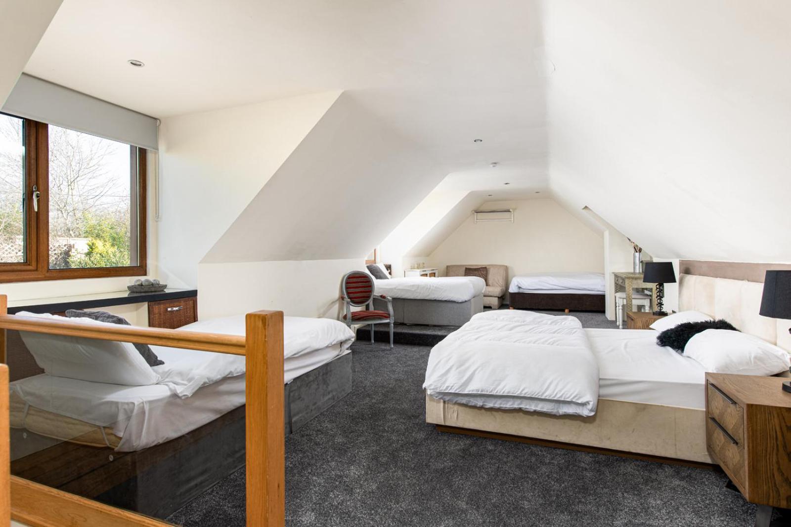 Villa The West Barn Near Bath, Sleeps 24 And 2 Hot Tubs Bristol Exterior foto