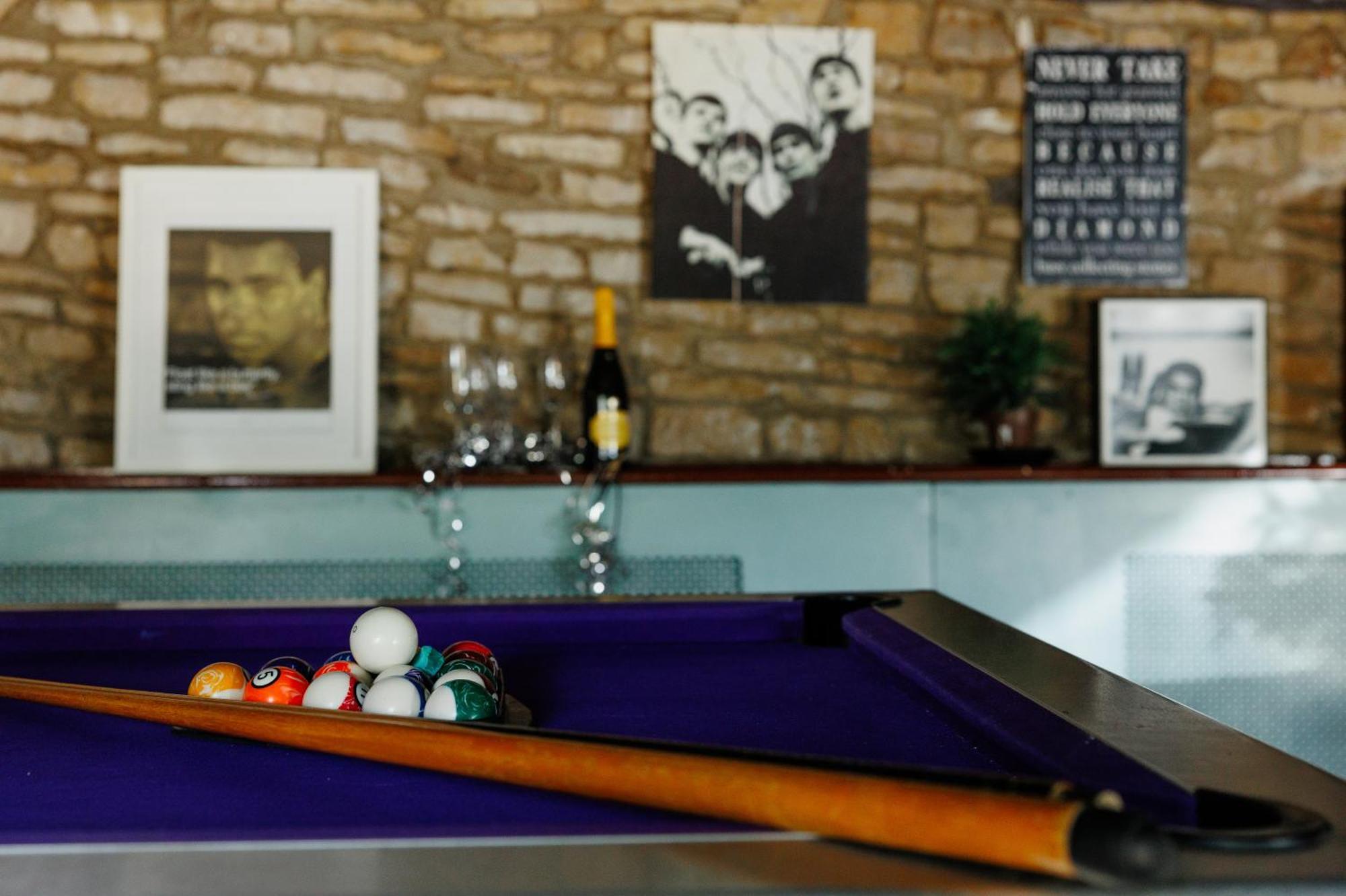 Villa The West Barn Near Bath, Sleeps 24 And 2 Hot Tubs Bristol Exterior foto