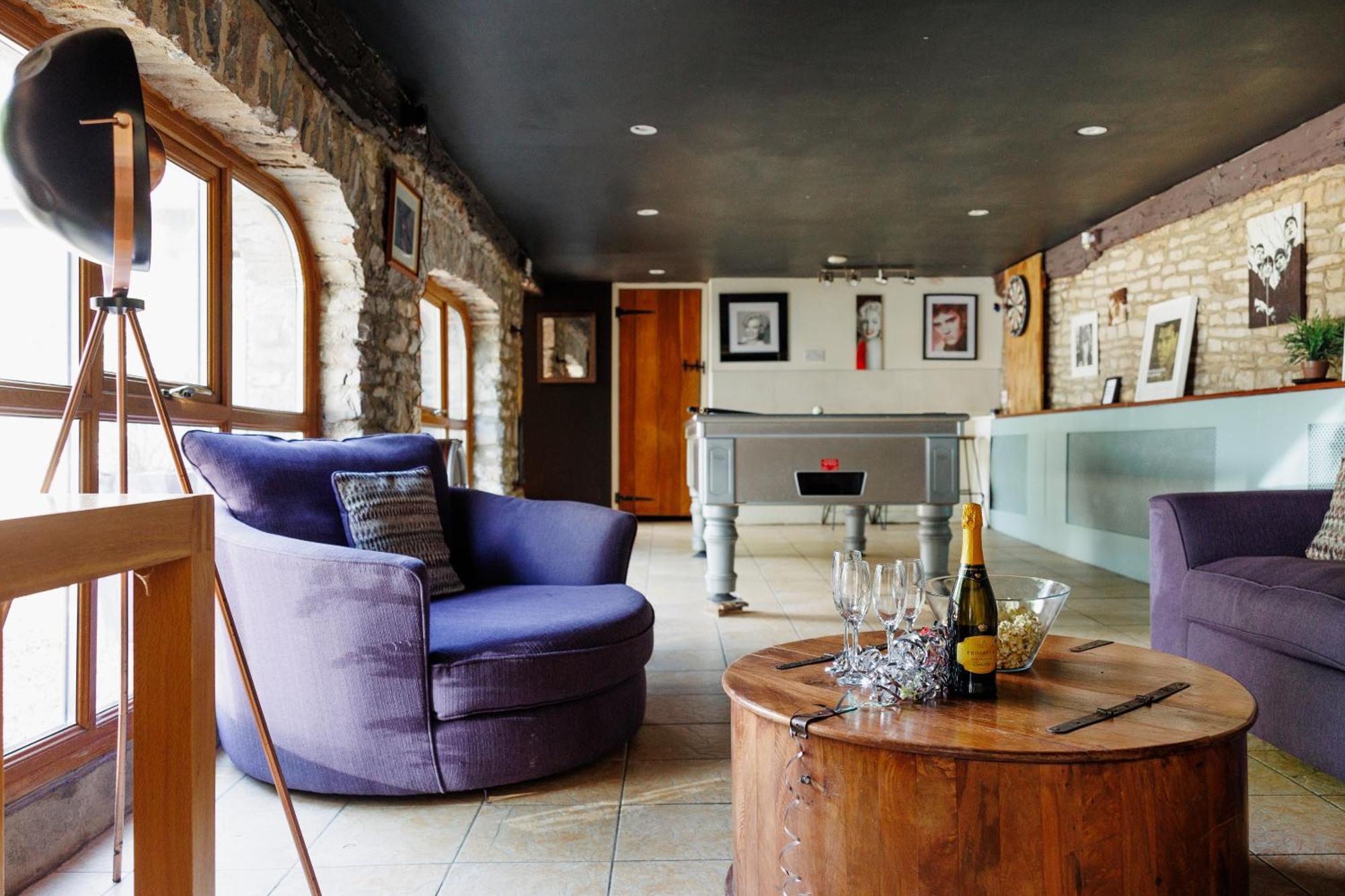Villa The West Barn Near Bath, Sleeps 24 And 2 Hot Tubs Bristol Exterior foto