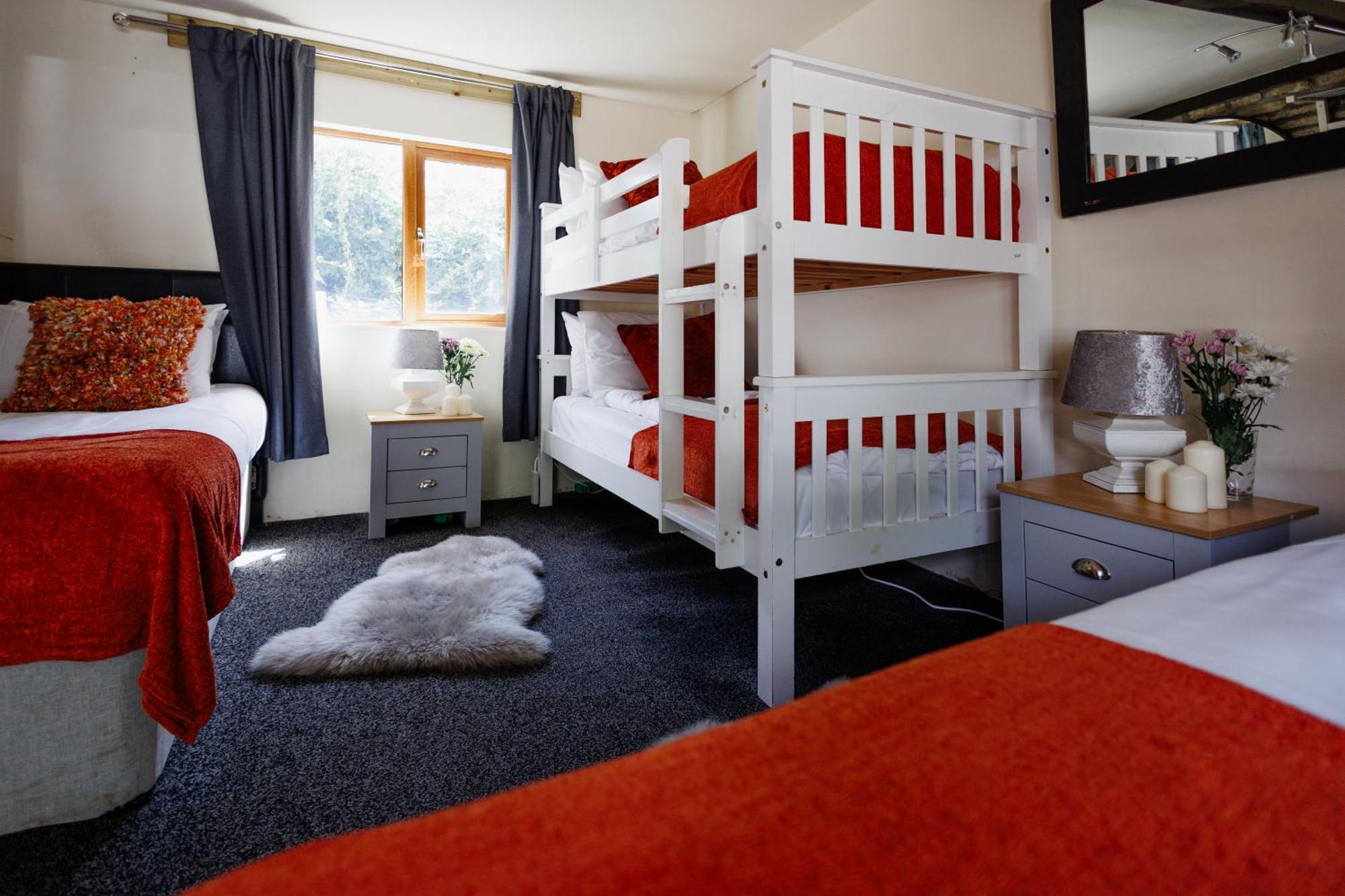 Villa The West Barn Near Bath, Sleeps 24 And 2 Hot Tubs Bristol Exterior foto