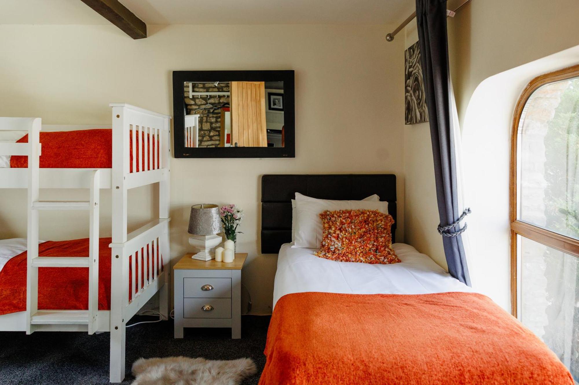 Villa The West Barn Near Bath, Sleeps 24 And 2 Hot Tubs Bristol Exterior foto