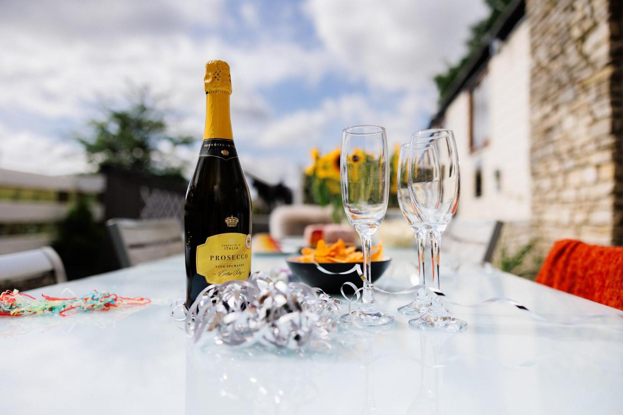 Villa The West Barn Near Bath, Sleeps 24 And 2 Hot Tubs Bristol Exterior foto