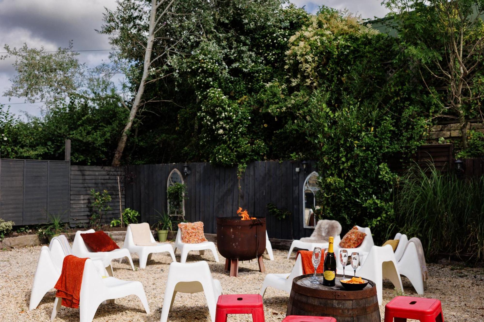 Villa The West Barn Near Bath, Sleeps 24 And 2 Hot Tubs Bristol Exterior foto
